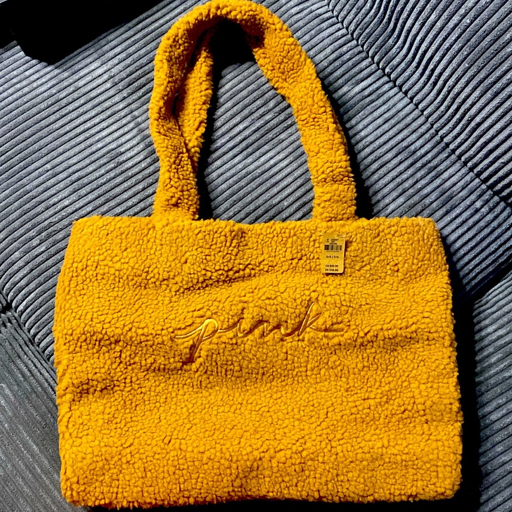 Teddy Bear 🧸 VS Pink Tote bag